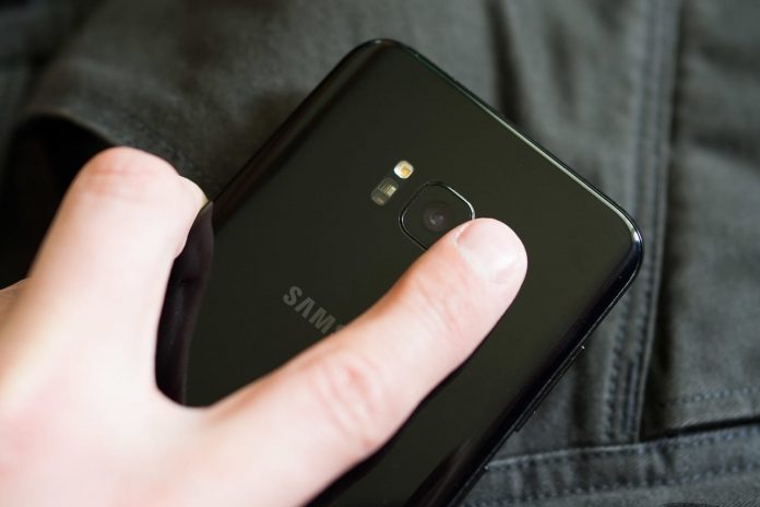 Samsung-Galaxy-S8-Iris Кое се използва по-често – скенера за пръстови отпечатъци или ирисовия скенер