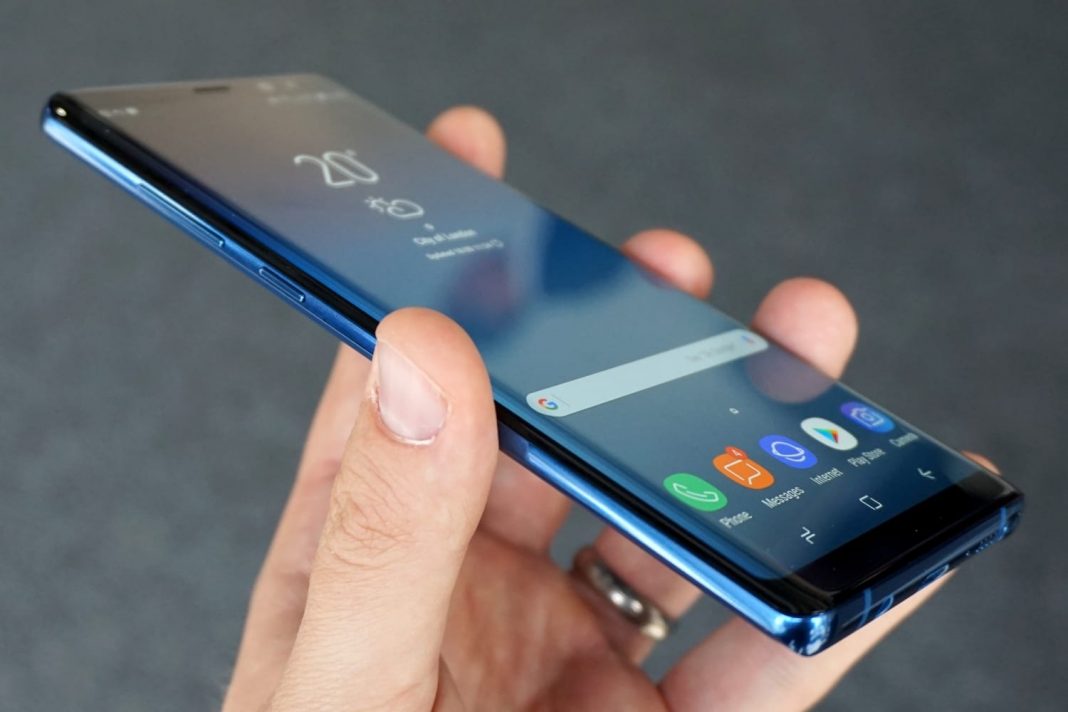Сгъваемият смартфон Samsung Galaxy X се очаква да е готов през лятото