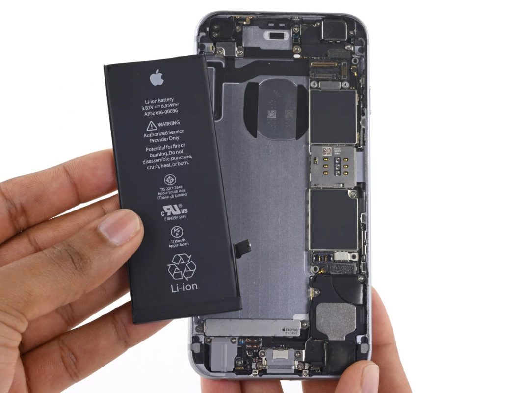 a1 Apple не вижда проблеми в изкуственото намаляване производителността на старите iPhone