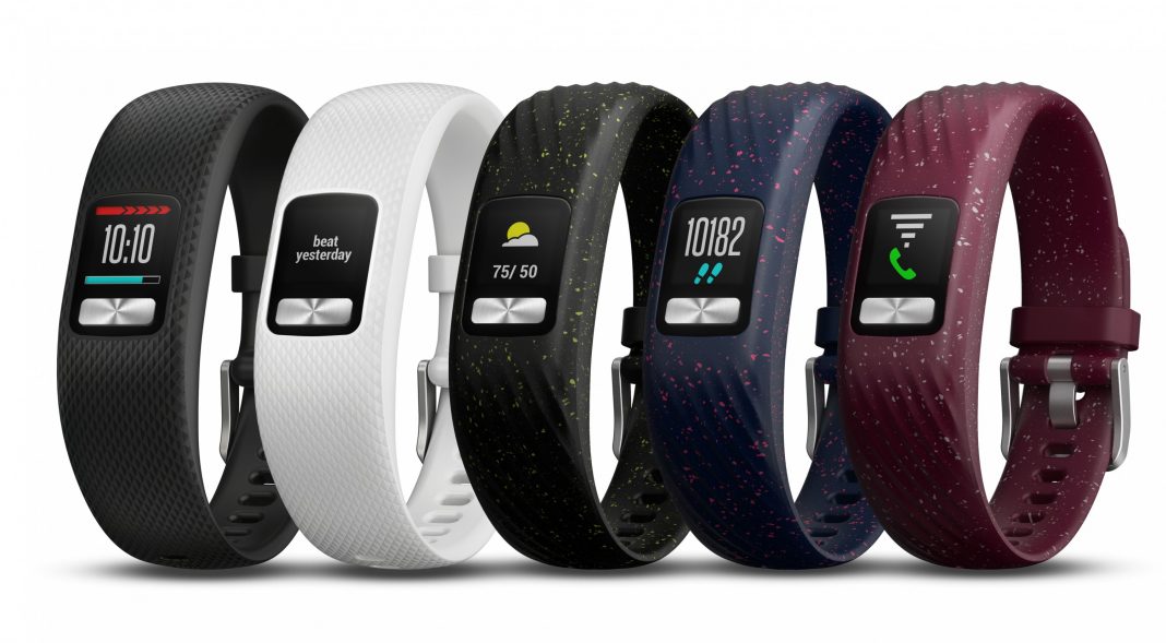 Фитнес гривната Garmin Vivofit 4 може да работи 1 година дори с включен цветен дисплей