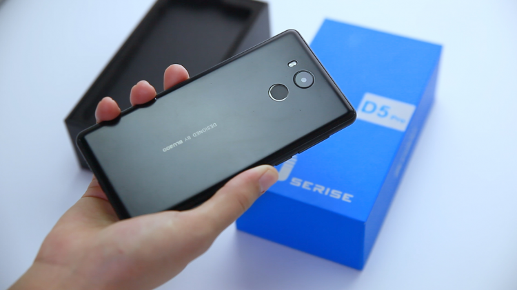 Виж официалното видео с разопакования пълноекранен смартфон Bluboo D5