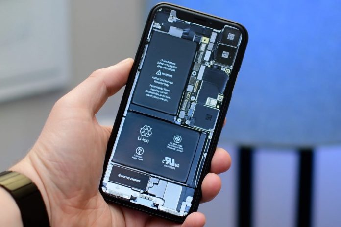 Apple-iPhone-X-Battery-6 DiCello Levitt & Casey: „Вместо нови, Apple поставя употребявани батерии в новите iPhone“