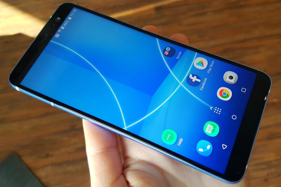 HTC-U12-2-1 Първи снимки на безрамковия смартфон HTC U12