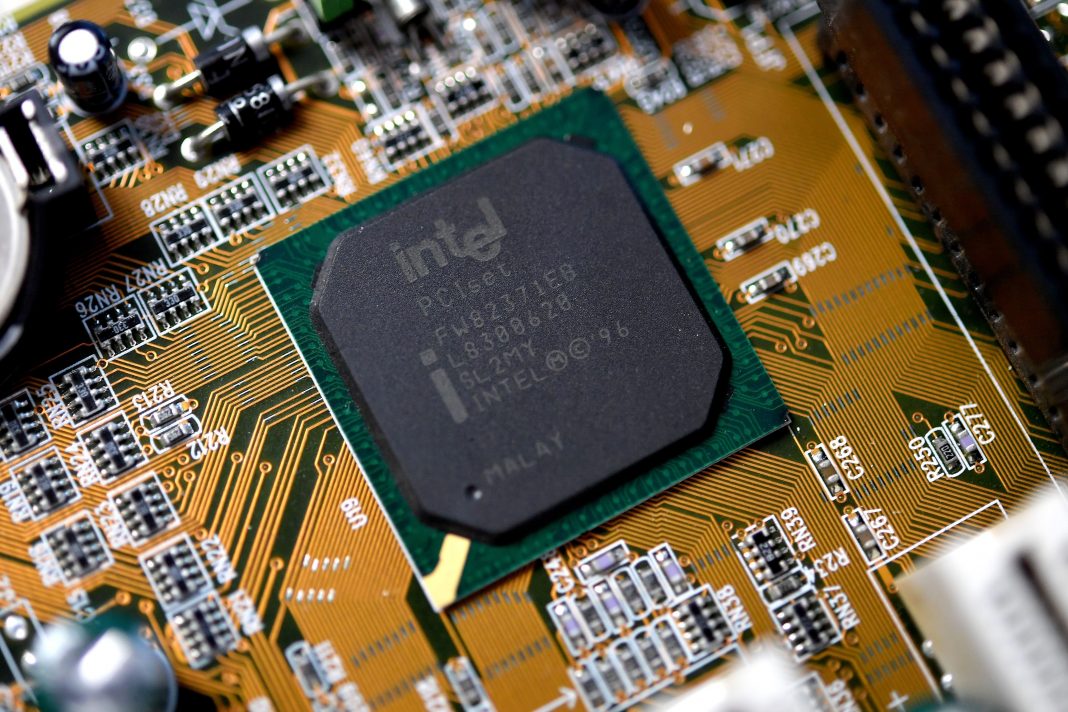 IN1 Intel е предупредила китайците за Meltdown и Spectre по-рано от властите на САЩ