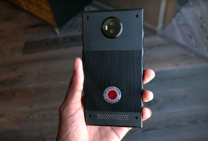 red-hydrogen-one Това лято започват продажбите на смартфона с холографски дисплей RED Hydrogen One