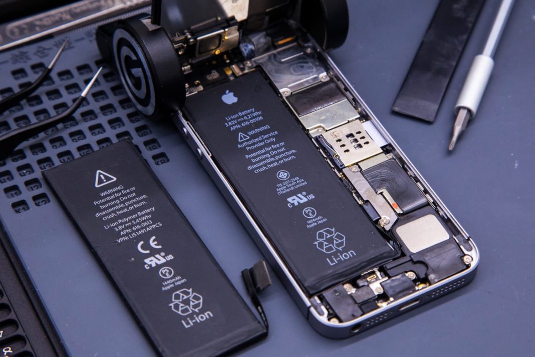 Apple-iPhone-Money-Repait-Service-42 Apple може да върне на притежателите на iPhone част от парите за принудителния платен ремонт