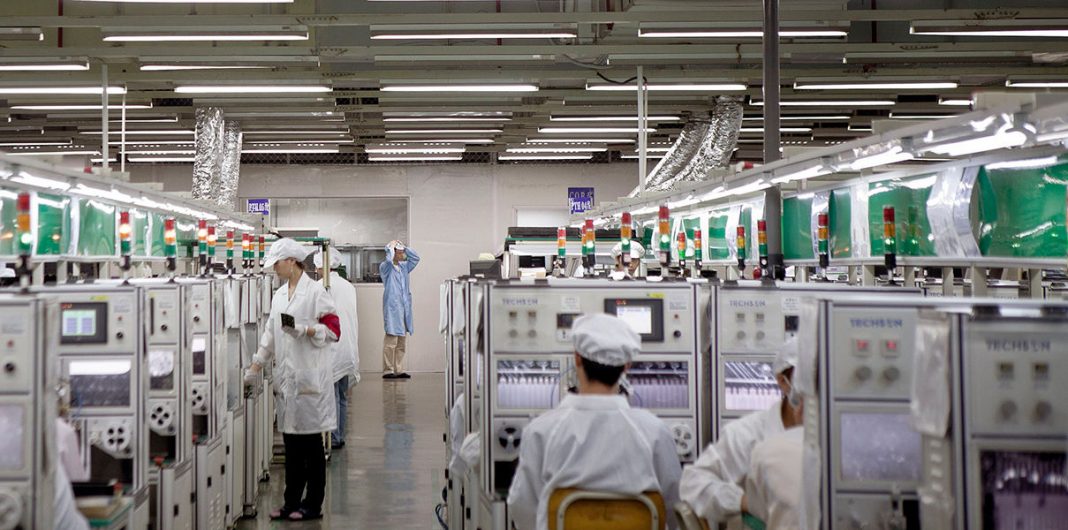 Fx Foxconn съкращава 10 000 души заради роботизацията
