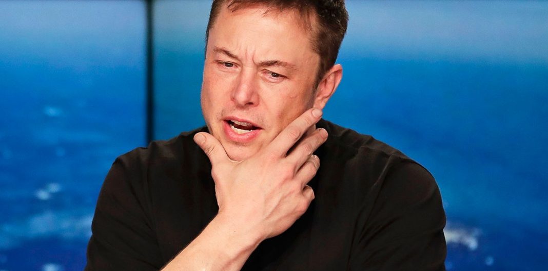 Musk Мъск обеща да си изяде шапката, ако неговите конкуренти успешно изстрелят ракета преди 2023 година