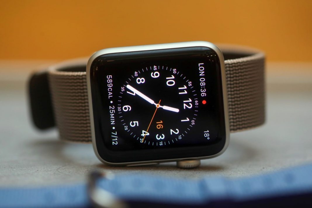 Apple Watch Series 4 получава нов дизайн и дългоочаквана функция