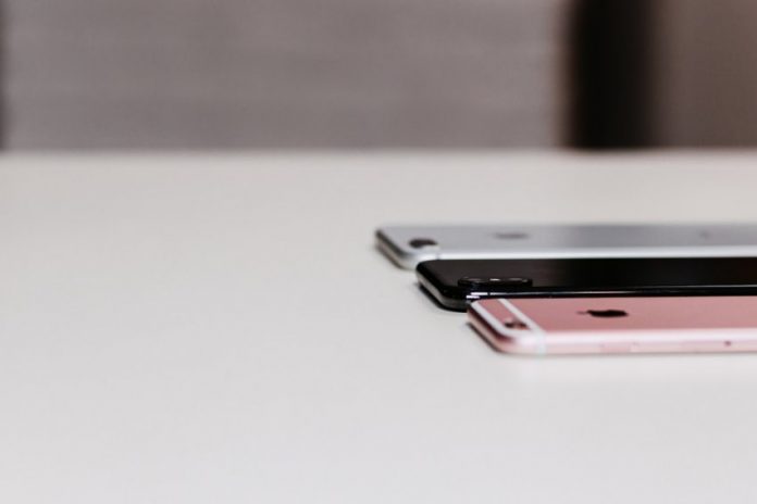 Тим Кук е уверен, че iPhone се създава в САЩ, а не в Китай
