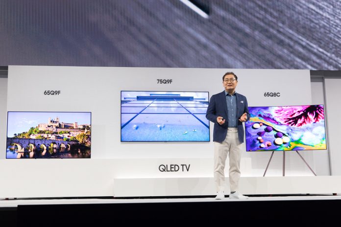 Jonghee-Han-President-of-Visual-Display-Business-at-Samsung-Electronics-introducing-the-new-2018-QLED-TVs2 Без рамки и кабели: Samsung представи нова фамилия QLED телевизори