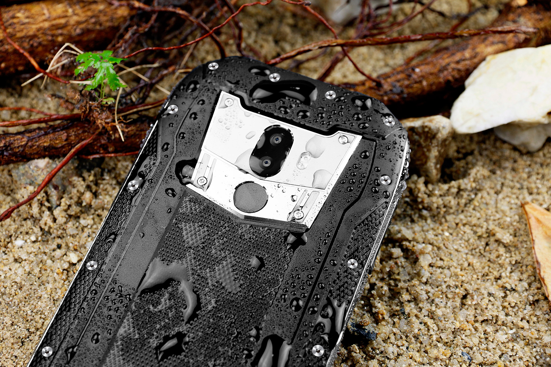 14 теста на OUKITEL WP5000: смартфонът снима и отговаря на обажданията и под вода