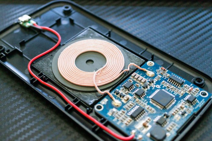Три смартфона на Xiaomi ще имат безжично зареждане