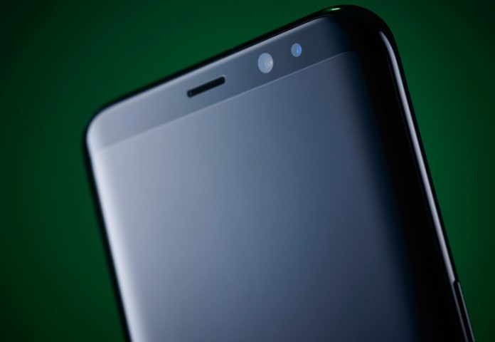 Samsung одобри дизайна на Galaxy S10 и S10+: 3D-камера и вграден в дисплея сензор за пръстови отпечатъци