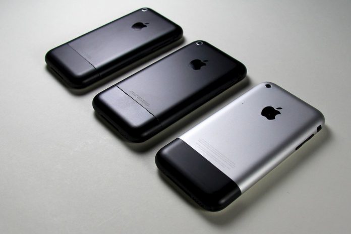 В Мрежата се появиха снимки на прототипа на iPhone 2G в черен цвят
