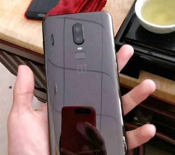 Стана известна цената на смартфона OnePlus 6