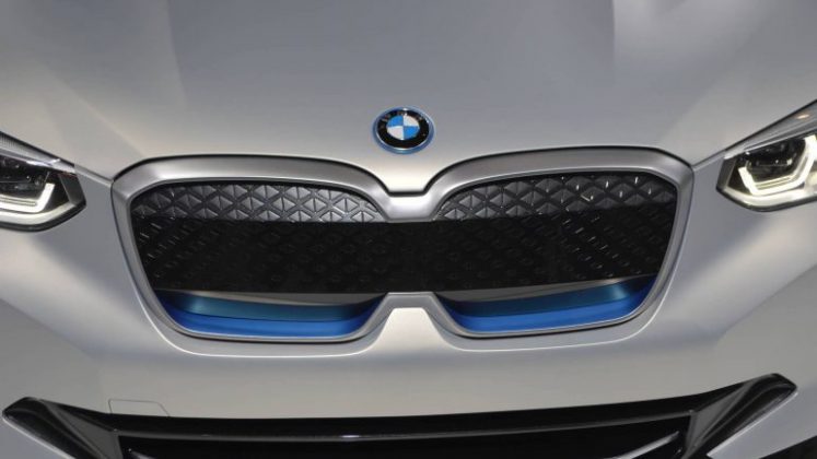 Германия може да започне производството на електрическия кросоувър BMW iX3 само в Китай