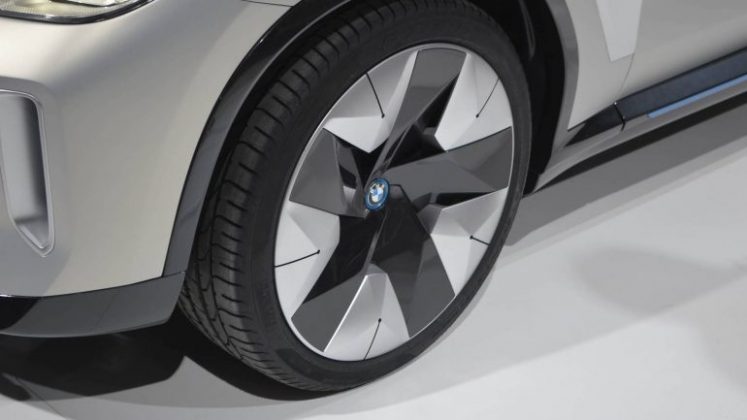 Германия може да започне производството на електрическия кросоувър BMW iX3 само в Китай