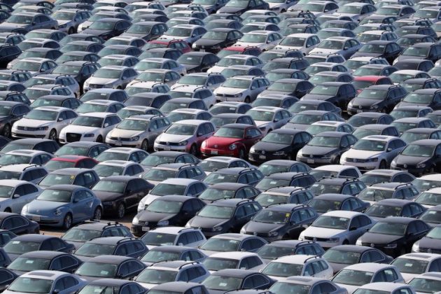 Volkswagen държи на 37 открити паркинга над 300 000 иззети при Дизелгейт автомобила