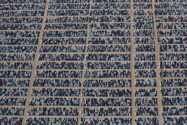 Volkswagen държи на 37 открити паркинга над 300 000 иззети при Дизелгейт автомобила