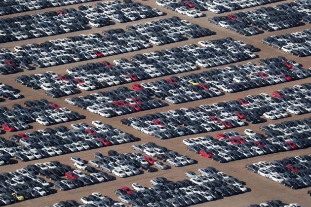 Volkswagen държи на 37 открити паркинга над 300 000 иззети при Дизелгейт автомобила