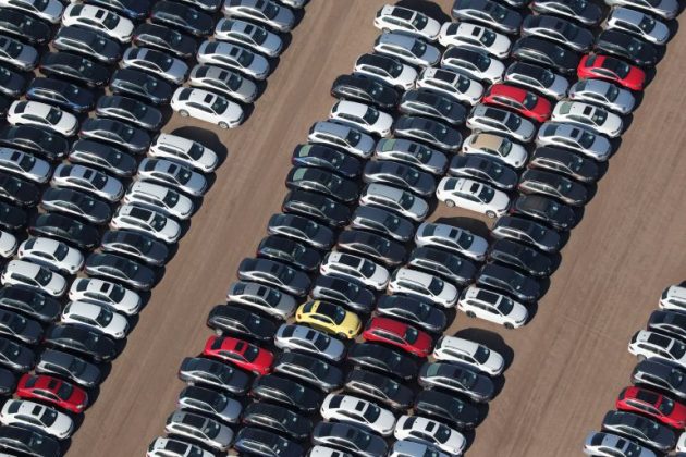 Volkswagen държи на 37 открити паркинга над 300 000 иззети при Дизелгейт автомобила