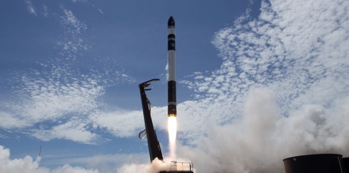 En Rocket Lab започва комерсиалното използване на ракетата Electron