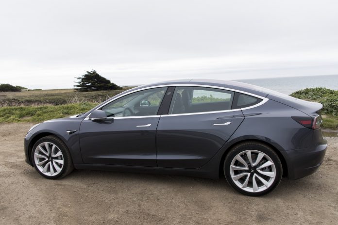 tesla-model-3-7 Tesla временно спира производството на електромобилите Model 3
