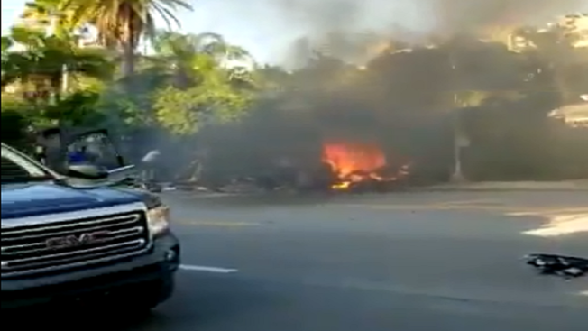 050818+Car+Fire+FL Двама тинейджъри загинаха в катастрофа с Tesla