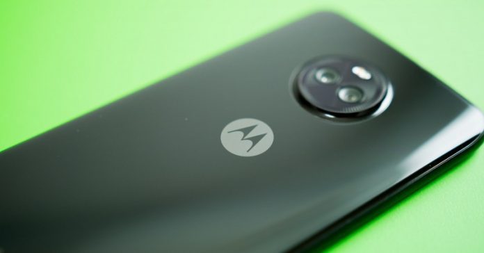 Смартфонът Moto Z3 Play се появи на реални снимки