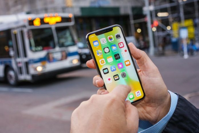 Apple разработва iPhone с безконтактно управление