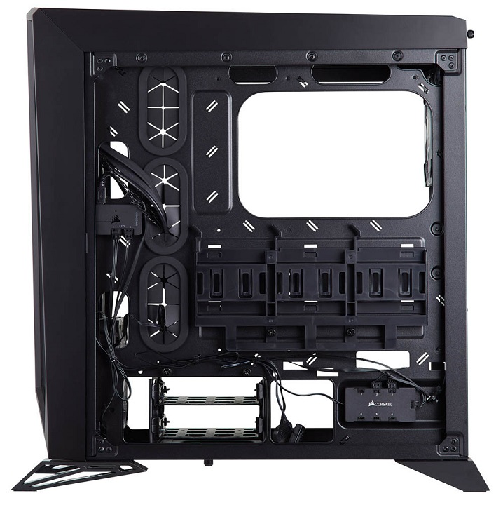 Дебютира корпуса Corsair Carbide Spec-Omega RGB