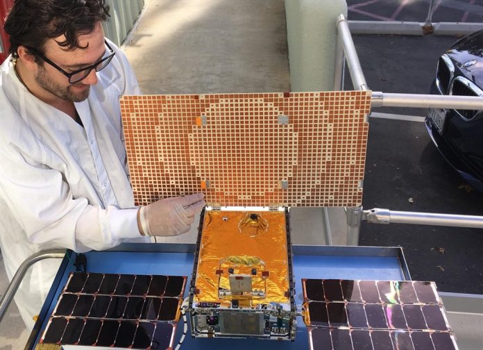 Малкият Mars Cube One засне Земята от разстояние 1 милион километра