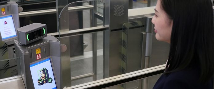 Cr Поради нисък социален рейтинг ограничиха пътуванията на милиони китайци