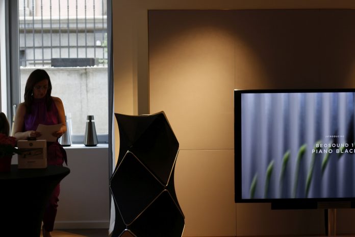 Bang & Olufsen представи впечатляващите BeoLab 50 и Beovision Eclipse в шоурума си в София