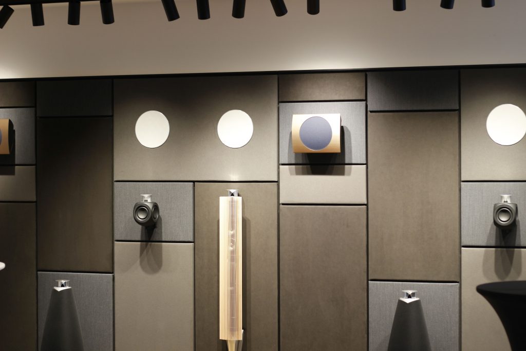 Bang & Olufsen представи впечатляващите BeoLab 50 и Beovision Eclipse в шоурума си в София