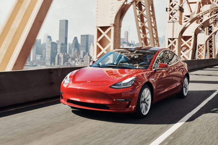 Tesla-Model-3 Илън Мъск показа видео с най-новите достижения на Tesla
