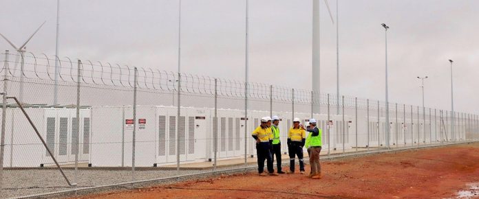 Tesla Power Мегабатерията на Tesla намали с 90% загубите на операторите в Австралия