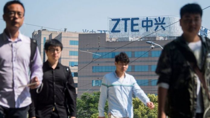 ZTE Доналд Тръмп решава, дали да „помилва“ производителя на смартфони ZTE