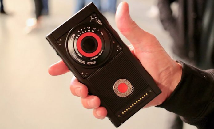 Холографският смартфон RED Hydrogen One ще зарадва и най-неизкушените потребители