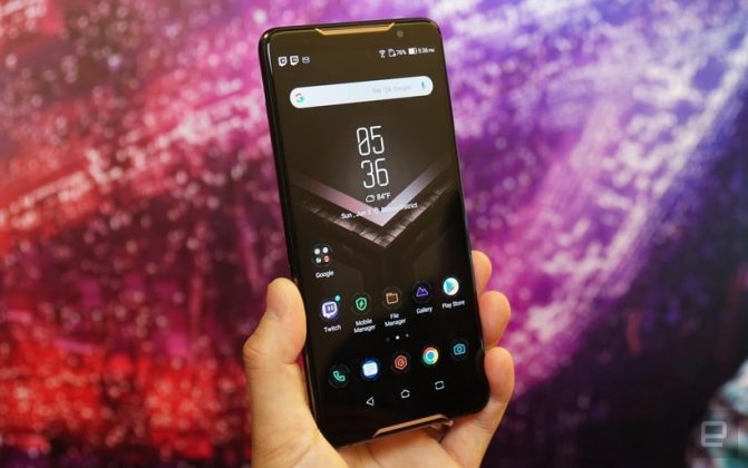 Геймърският смартфон ASUS ROG Phone има 90 Hz HDR дисплей и три USB-Type C порта