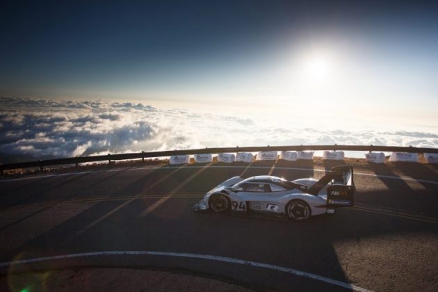 Електромобилът Volkswagen I.D. R Pikes Peak спечели състезанието Pikes Peak