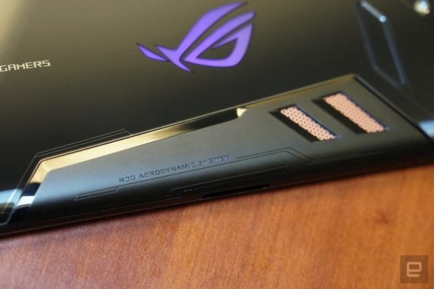 Геймърският смартфон ASUS ROG Phone има 90 Hz HDR дисплей и три USB-Type C порта