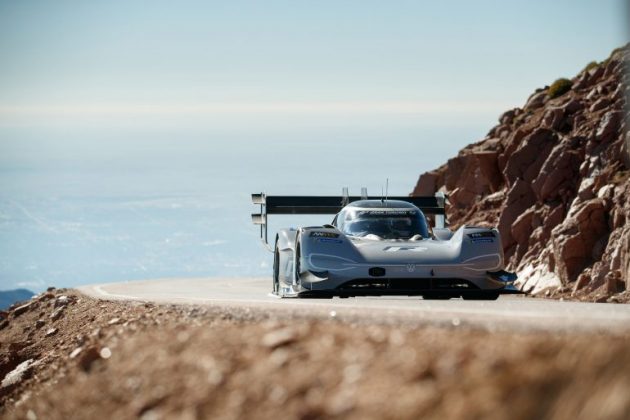 Електромобилът Volkswagen I.D. R Pikes Peak спечели състезанието Pikes Peak