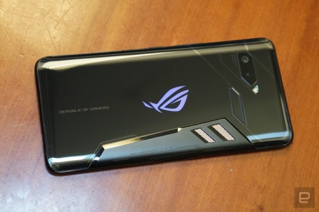 Геймърският смартфон ASUS ROG Phone има 90 Hz HDR дисплей и три USB-Type C порта