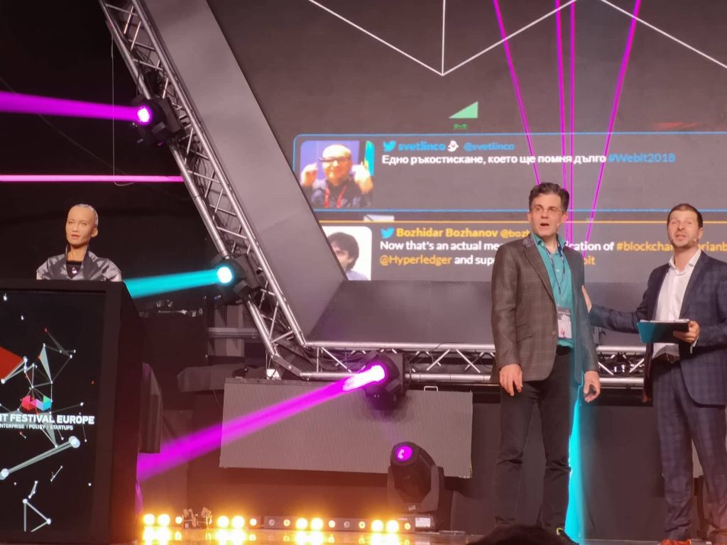 Роботът Sophia откри технологичния фестивал Webit