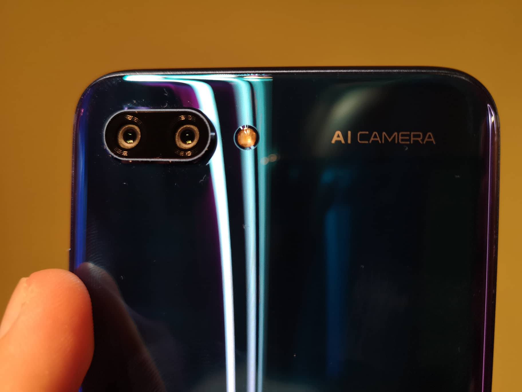Ревю на Honor 10: красив и с „умни“ камери