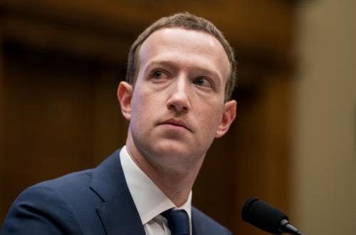 Mark Zuckerberg hammered by shareholders over scandals Акционерите на Facebook са недоволни от Марк Зукърбърг заради скандалите