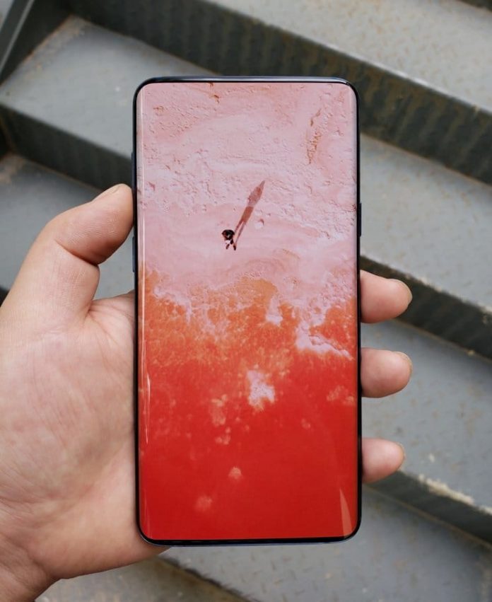 Samsung-Galaxy-S10-2-12 Прототипът на Galaxy S10 има екран със съвсем тесни рамки и без прорез
