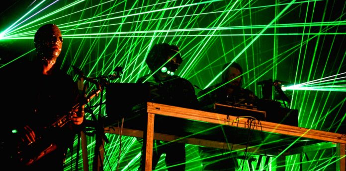 Sonar Астрономи и Sonar Music Festival изпратиха сигнал с електронна музика до червено джудже